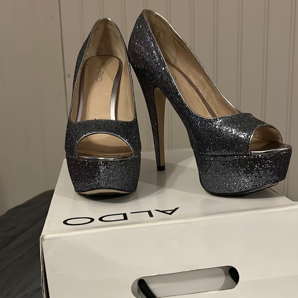 Size 9 pair of Aldo’s Berthhina, original box.